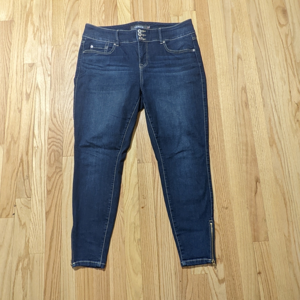 Torrid premium jeggings zipper leg